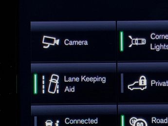 Volvo XC40 1.5h T4 Recharge 10.7kWh Plus Plug-in (211 ps) - PARK ASSIST - L