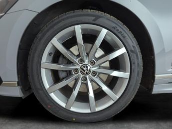 Volkswagen Passat 1.5 TSI EVO R-Line DSG (150 ps) - LED - HEATED LEATHER - WIFI