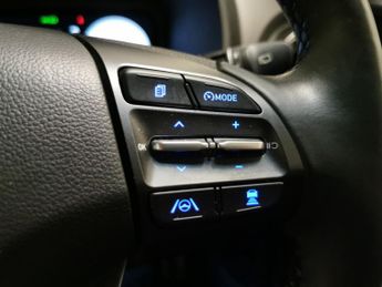 Hyundai Kona 64kWh Premium (10.5kW Charger) (204 ps) - HEATED SEATS - HEATED 