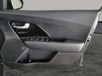 Kia Niro 64kWh 4+ (201 bhp) - HEAT AND COOL SEATS - LED - REVERSE CAM