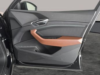 Audi e-tron 55 Sport Sportback quattro 95kWh (11kW Charger) (408 ps) - REVER