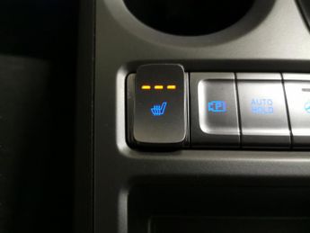 Hyundai Kona 64kWh Premium (10.5kW Charger) (204 ps) - HEATED SEATS - HEATED 
