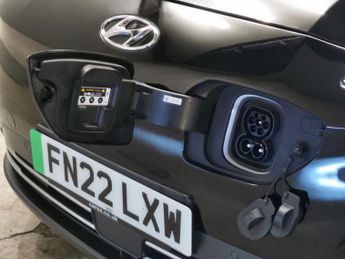 Hyundai Kona 64kWh Premium (10.5kW Charger) (204 ps) - HEATED SEATS - HEATED 