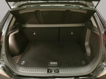 Hyundai Kona 64kWh Premium (10.5kW Charger) (204 ps) - HEATED SEATS - HEATED 