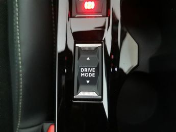 Peugeot E-2008 50kWh GT Premium (7kW Charger) (136 ps) - LED - REVERSE CAM - AL