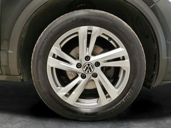Volkswagen T-Roc 1.5 TSI R-Line DSG (150 ps) - DIGITAL DASH - AIR CON - AUTO HEAD