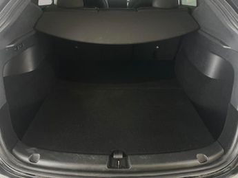 Tesla Model Y (Dual Motor) Long Range 4WDE (384 bhp) - REVERSE CAM - NAV - LEA