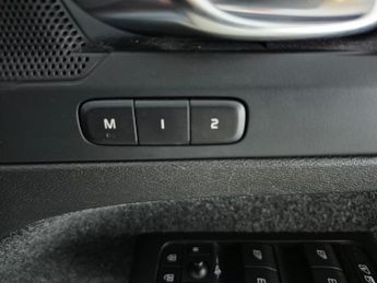 Volvo XC40 Recharge 69kWh Plus (231 ps) - BLACK ROOF RAILS - ACTIVE LANE AS