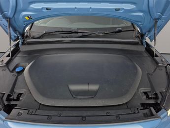 Volvo XC40 Recharge 69kWh Plus (231 ps) - BLACK ROOF RAILS - ACTIVE LANE AS