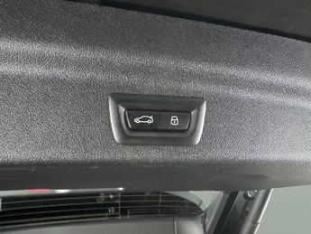 BMW iX1 30 66.5kWh M Sport xDrive (11kW Charger) (313 ps) - HEATED SEATS