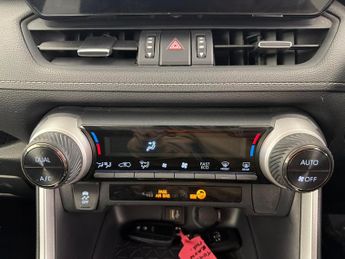 Toyota RAV4 2.5 VVT-h GPF Design CVT (218 ps) - LED - REVERSE CAM - NAV