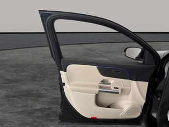 Mercedes-Benz EQA EQA 250+ 70.5kWh Sport (190 ps) - NAV - ADAPTIVE LIGHTS - MIRROR