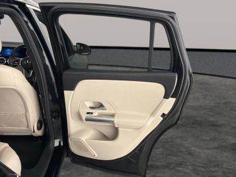 Mercedes-Benz EQA EQA 250+ 70.5kWh Sport (190 ps) - NAV - ADAPTIVE LIGHTS - MIRROR
