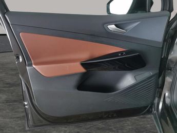 Volkswagen ID.4 Pro Performance 77kWh 1ST Edition (204 ps) - NAV - ALCANTARA