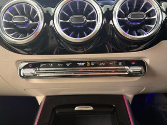 Mercedes-Benz EQA EQA 250+ 70.5kWh Sport (190 ps) - NAV - ADAPTIVE LIGHTS - MIRROR
