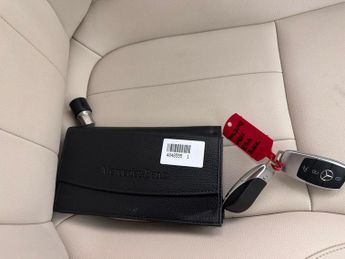 Mercedes-Benz EQA EQA 250+ 70.5kWh Sport (190 ps) - NAV - ADAPTIVE LIGHTS - MIRROR