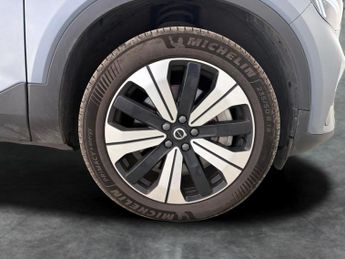 Volvo XC40 Recharge 69kWh Plus (231 ps) - KEYLESS ENTRY - PARK ASSIST - LED