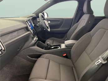 Volvo XC40 Recharge 69kWh Plus (231 ps) - KEYLESS ENTRY - PARK ASSIST - LED
