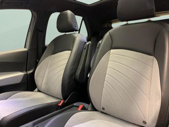 Volkswagen ID.3 Pro 58kWh Family (145 ps) - PARK SENSORS - HALF LEATHER - 18IN A
