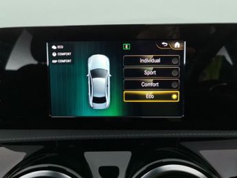 Mercedes-Benz A Class 1.5 A180d AMG Line 7G-DCT (116 ps) - LED - REVERSE CAM - NAV