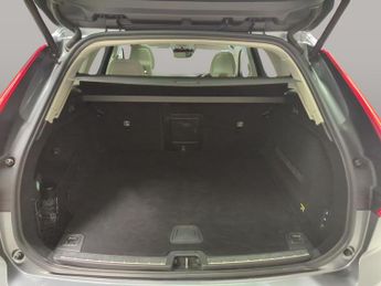 Volvo XC60 2.0 D4 Momentum Pro AWD (190 ps) - BLIND SPOT ASSIST - CONVENIEN