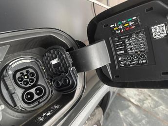 Mercedes-Benz EQA EQA 250+ 70.5kWh AMG Line (190 ps) - COMFORT PACK - PADDLE SHIFT