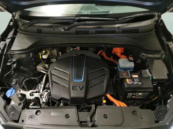 Hyundai Kona 64kWh Premium (10.5kW Charger) (204 ps) - HEATED SEATS - HEATED 