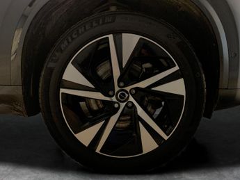 Volvo XC90 2.0h T8 Recharge 18.8kWh Plus Plug-in 4WD (455 ps) - SURROUND VI