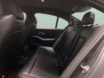 BMW 3 Series 2.0 330e 12kWh M Sport Plug-in (292 ps) - ACOUSTIC GLAZING