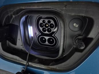 Volvo XC40 Recharge 69kWh Plus (231 ps) - BLACK ROOF RAILS - ACTIVE LANE AS