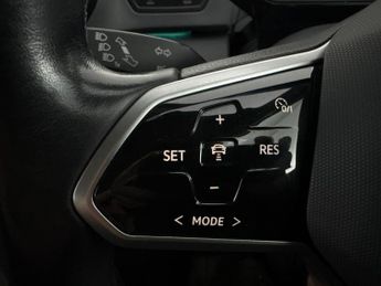 Volkswagen ID.3 Pro Performance 58kWh Life (204 ps) - HEATED STEERING - COMFORT 