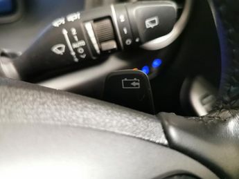 Hyundai Kona 39kWh Premium (10.5kW Charger) (136 ps) - HEATED SEATS - HEATED 