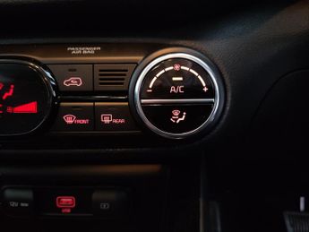 Kia Soul 64kWh Maxx (201 bhp) - REVERSE CAM - NAV - HEATED LEATHER