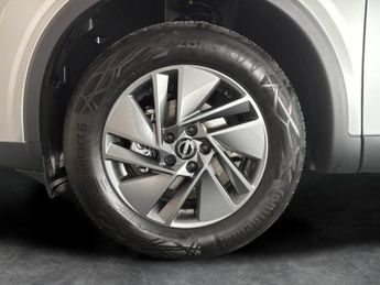 Nissan Qashqai 1.3 DIG-T MHEV Acenta Premium XTRON (158 ps) - BLIND SPOT ASSIST