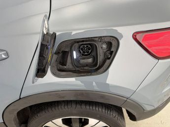 Volvo XC40 Recharge 69kWh Plus (231 ps) - KEYLESS ENTRY - PARK ASSIST - LED