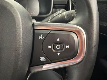 Volvo XC40 1.5 T3 R-Design (163 ps) - PARK ASSIST - LED - LANE DEPARTURE
