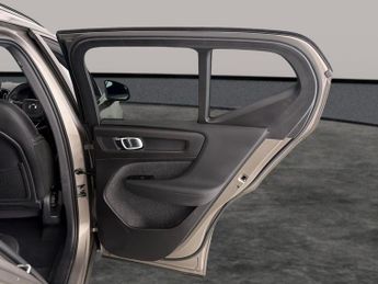 Volvo XC40 1.5 T3 R-Design (163 ps) - PARK ASSIST - LED - LANE DEPARTURE
