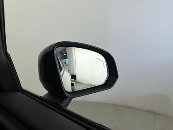 Volvo XC40 Recharge 69kWh Plus (231 ps) - KEYLESS ENTRY - PARK ASSIST - LED