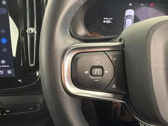 Volvo XC40 Recharge 69kWh Plus (231 ps) - KEYLESS ENTRY - PARK ASSIST - LED