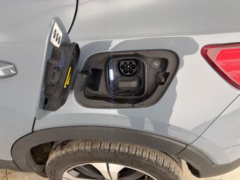 Volvo XC40 Recharge 69kWh Plus (231 ps) - KEYLESS ENTRY - PARK ASSIST - LED