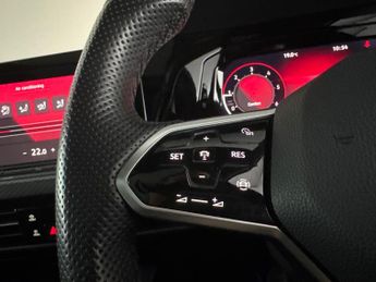 Volkswagen Golf 2.0 TDI R-Line DSG (150 ps) ADAPTIVE CRUISE - REV CAM - NAV