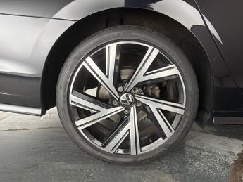 Volkswagen Golf 2.0 TDI R-Line DSG (150 ps) ADAPTIVE CRUISE - REV CAM - NAV