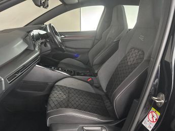 Volkswagen Golf 2.0 TDI R-Line DSG (150 ps) ADAPTIVE CRUISE - REV CAM - NAV