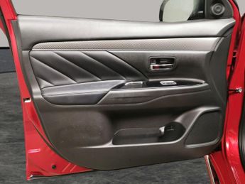 Mitsubishi Outlander 2.4h TwinMotor 13.8kWh 4h Plug-in CVT 4WD (209 ps) - HEATED STEE