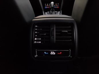 Volkswagen Passat 2.0 TDI EVO R-Line DSG (150 ps) - LED - HEATED LEATHER - COMFORT