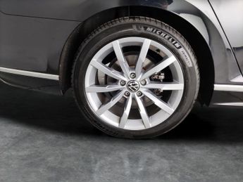 Volkswagen Passat 2.0 TDI EVO R-Line DSG (150 ps) - LED - HEATED LEATHER - COMFORT