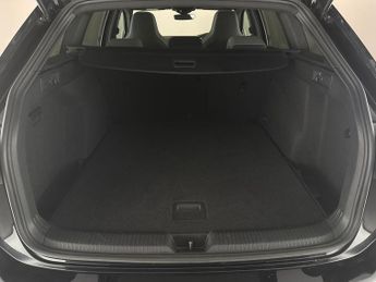 Volkswagen Golf 2.0 TDI R-Line DSG (150 ps) ADAPTIVE CRUISE - REV CAM - NAV
