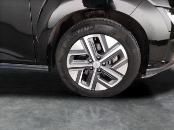 Hyundai Kona 64kWh Premium (10.5kW Charger) (204 ps) - HEATED SEATS - HEATED 