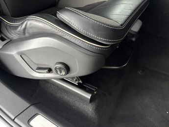 Volvo XC60 2.0h T6 Recharge 11.6kWh R-Design Plug-in AWD (340 ps) - ANDROID