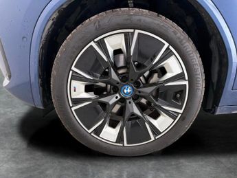 BMW iX3 80kWh M Sport Pro (286 ps) - PAN ROOF - GESTURE CONTROL - HUD